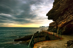 IL PROFILO DI ZOAGLI CHE DA SEMPRE TUTTO VEDE E CHE COMUNQUE SORRIDE